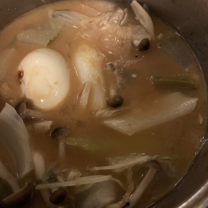 鍋の残り野菜と冬瓜と卵としめじの味噌汁